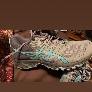 Women’s asic brand new never worn shoes.